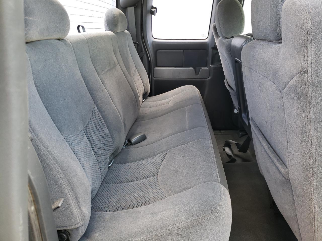 Photo 6 from auction – 2005 CHEVROLET SILVERADO with VIN 1GCEK19Z35Z319614