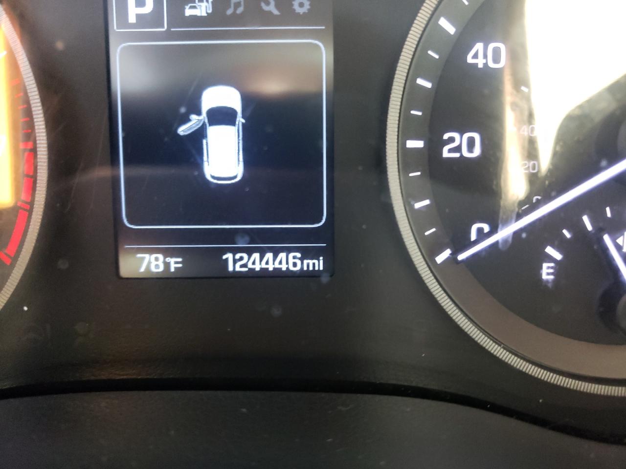 Photo 8 from auction – 2016 HYUNDAI TUCSON LIM with VIN KM8J33A25GU203011