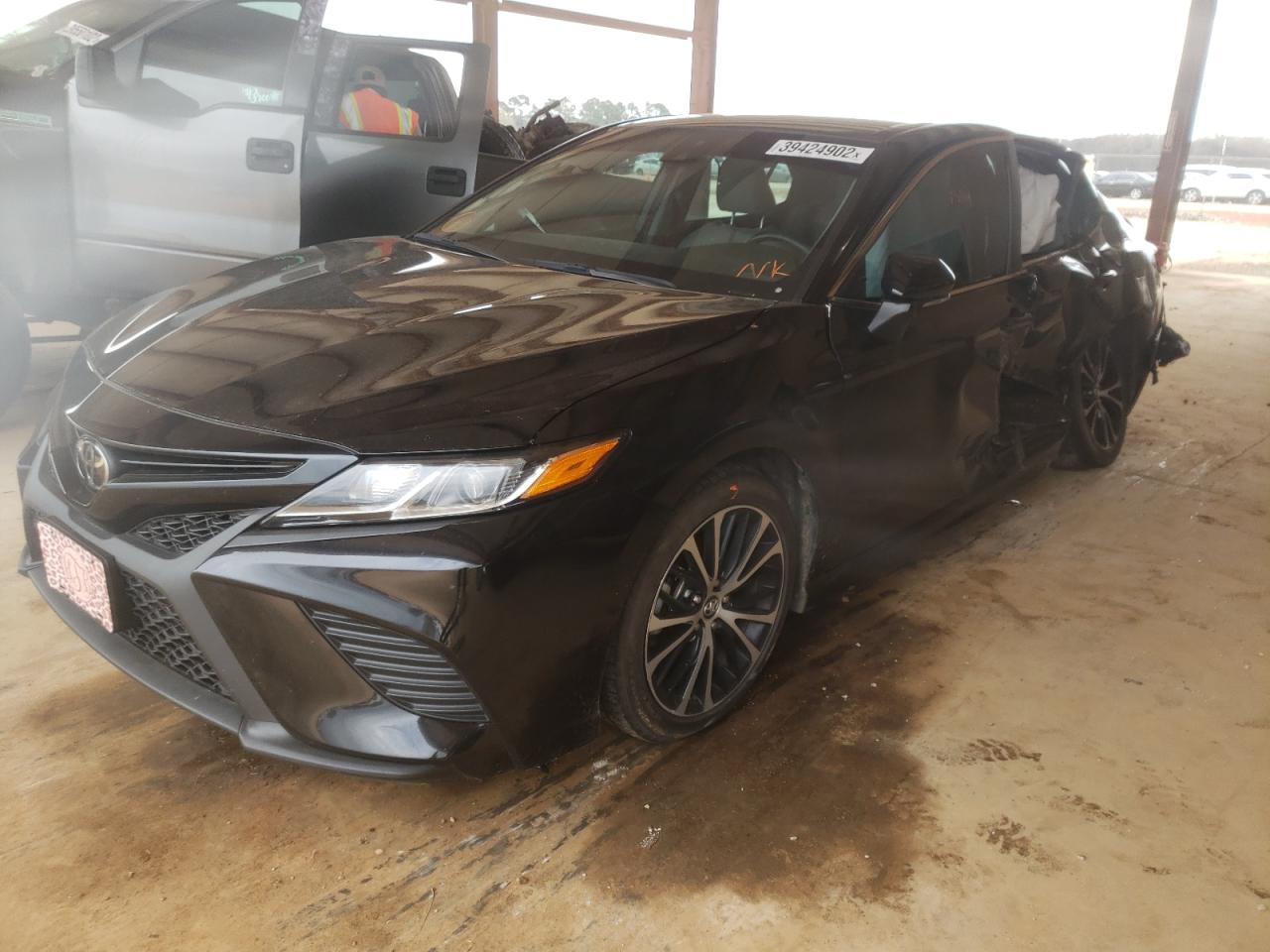 Photo 2 from auction – 2019 TOYOTA CAMRY with VIN 4T1B11HK2KU733739