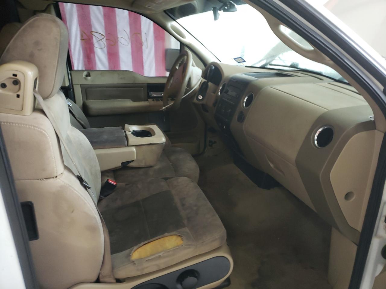 Photo 5 from auction – 2004 FORD F150 with VIN 1FTRX12WX4NC23956