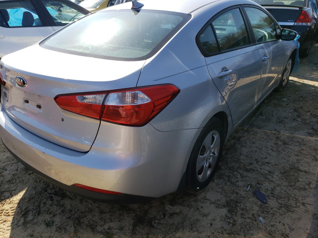 Photo 4 from auction – 2015 KIA FORTE LX with VIN KNAFK4A60F5387690