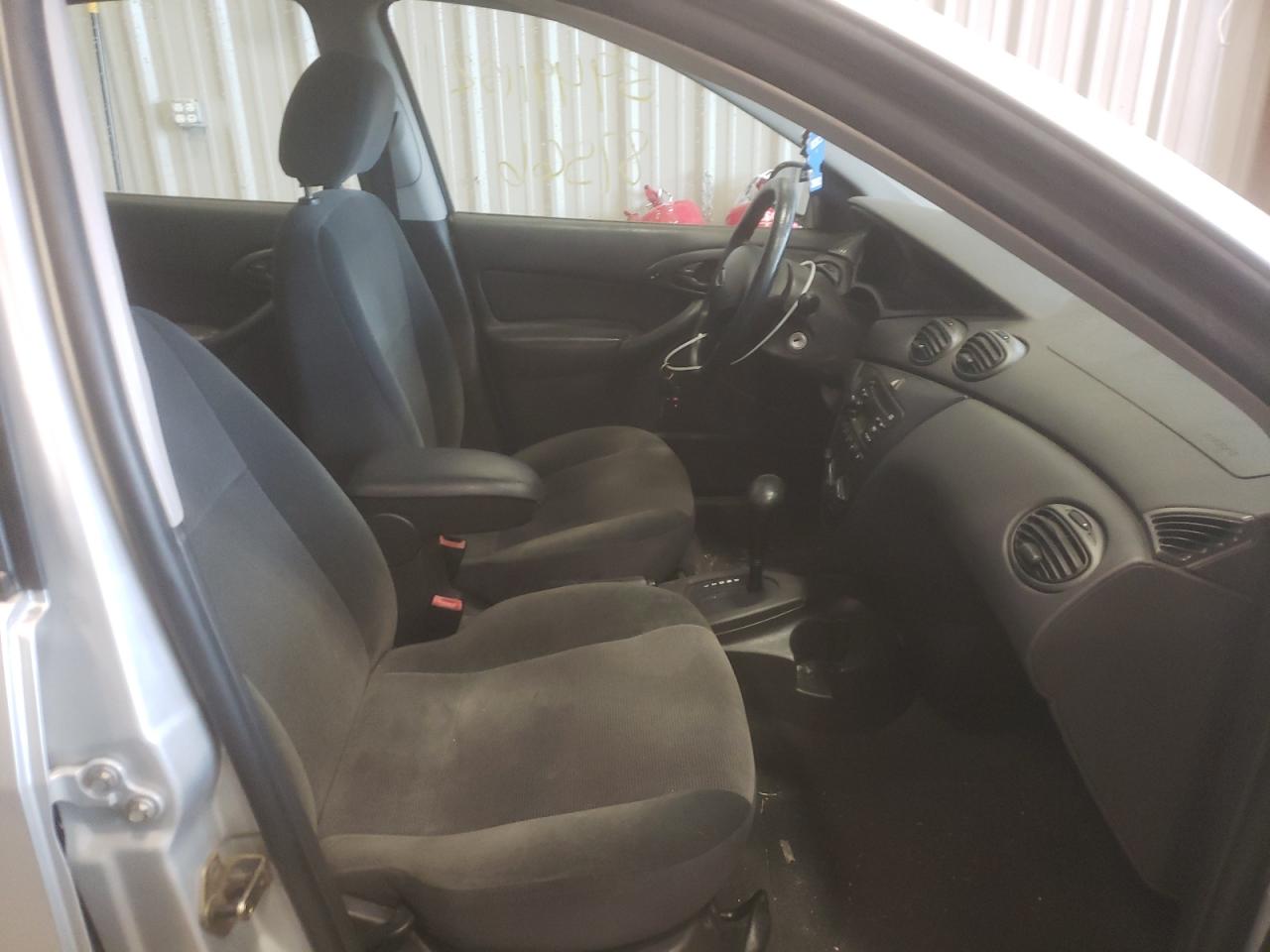 Photo 5 from auction – 2002 FORD FOCUS SE with VIN 1FAFP34342W111023