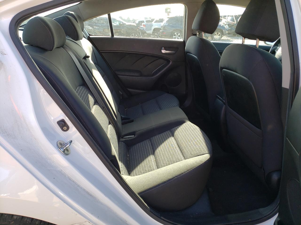 Photo 6 from auction – 2017 KIA FORTE LX with VIN 3KPFL4A76HE008109