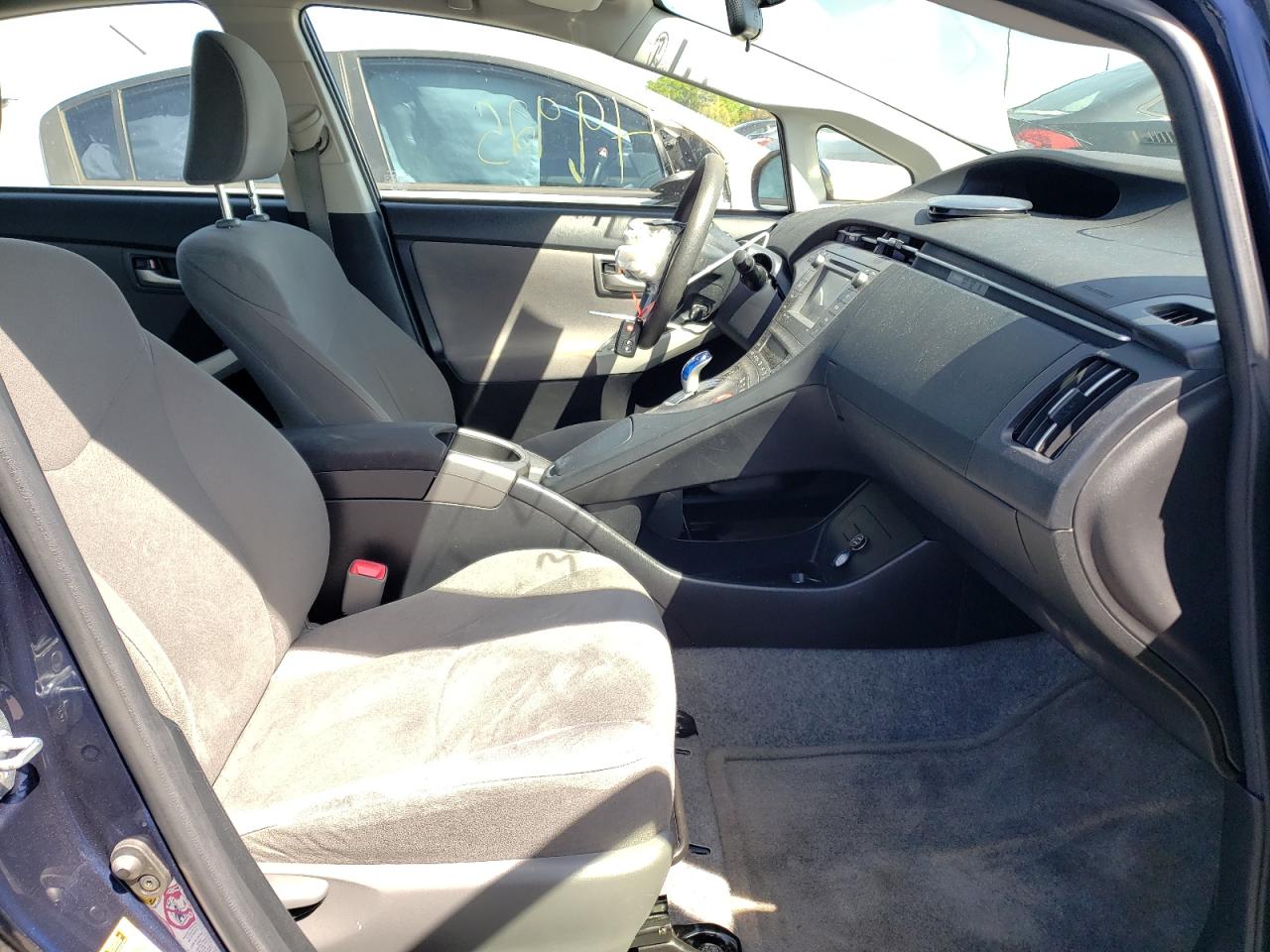 Photo 5 from auction – 2013 TOYOTA PRIUS with VIN JTDKN3DU4D1639166
