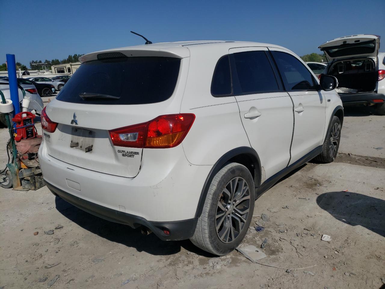Photo 4 from auction – 2016 MITSUBISHI OUTLANDER with VIN JA4AP3AU1GZ041062
