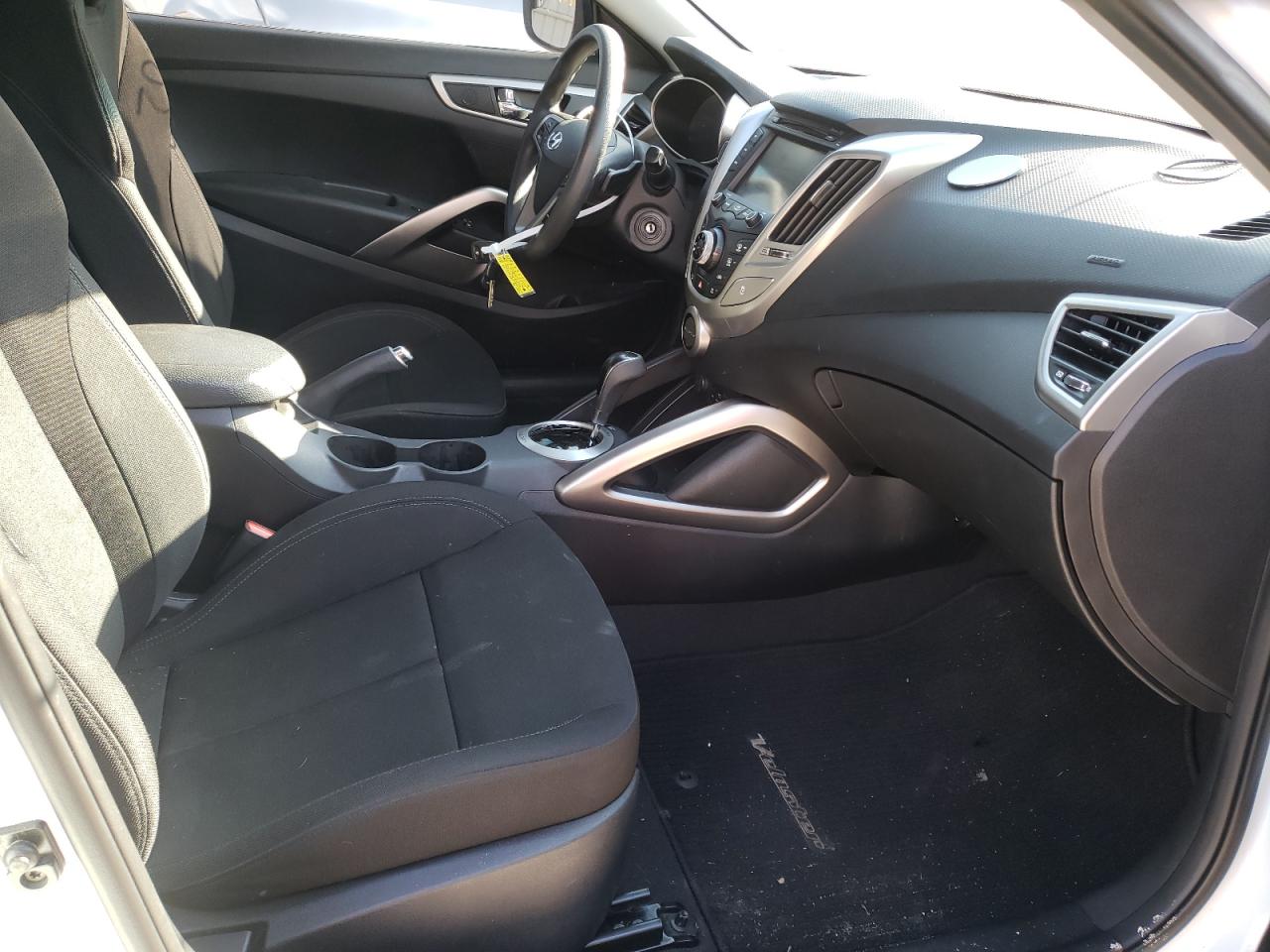 Photo 5 from auction – 2015 HYUNDAI VELOSTER with VIN KMHTC6AD9FU231873