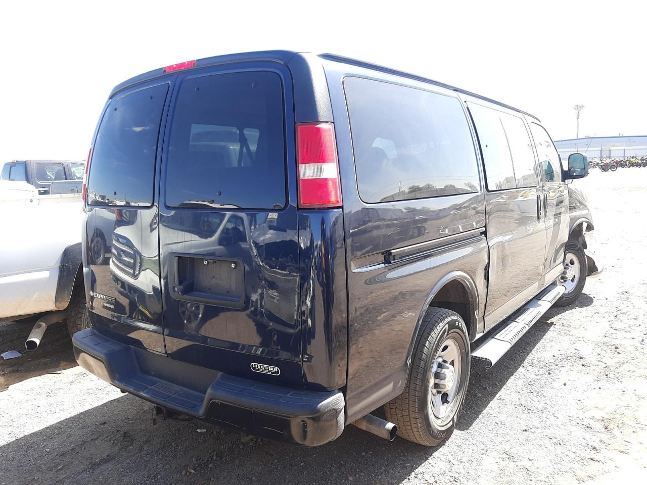 Photo 4 from auction – 2015 CHEVROLET EXPRESS G2 with VIN 1GAWGPFG0F1281022