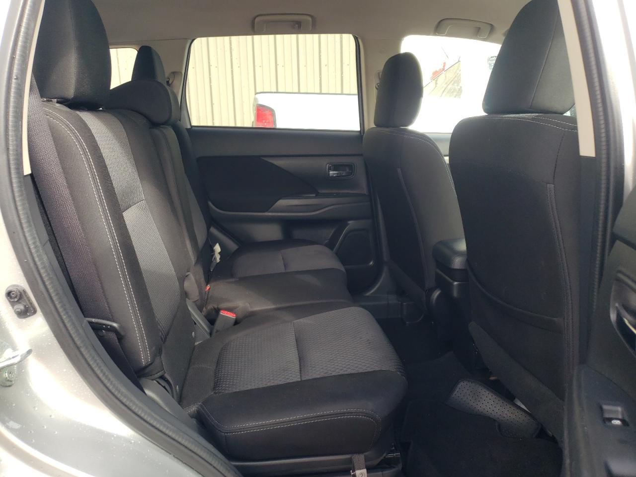 Photo 6 from auction – 2018 MITSUBISHI OUTLANDER with VIN JA4AD3A38JZ043219