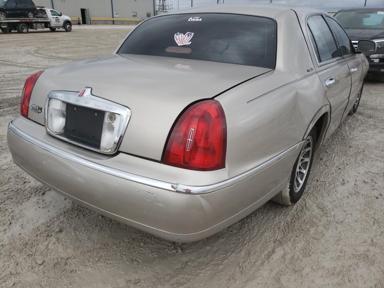 Photo 4 from auction – 2002 LINCOLN TOWN CAR S with VIN 1LNHM82W72Y633828