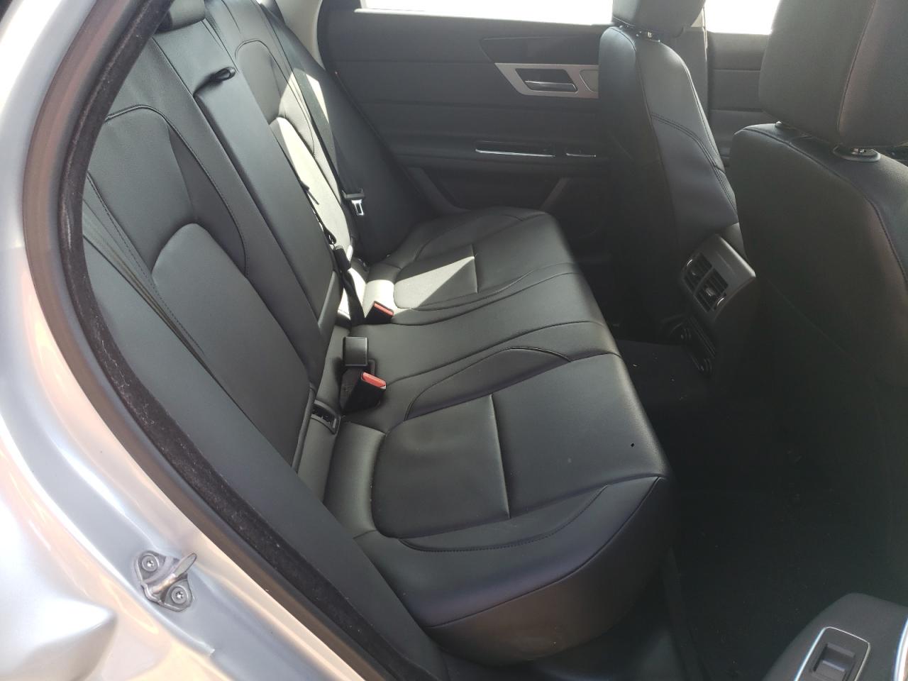 Photo 6 from auction – 2017 JAGUAR XF with VIN SAJBR4BVXHCY26588