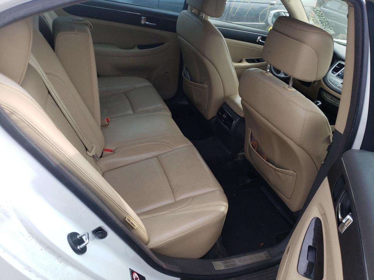 Photo 6 from auction – 2011 HYUNDAI GENESIS 3. with VIN KMHGC4DE5BU146095