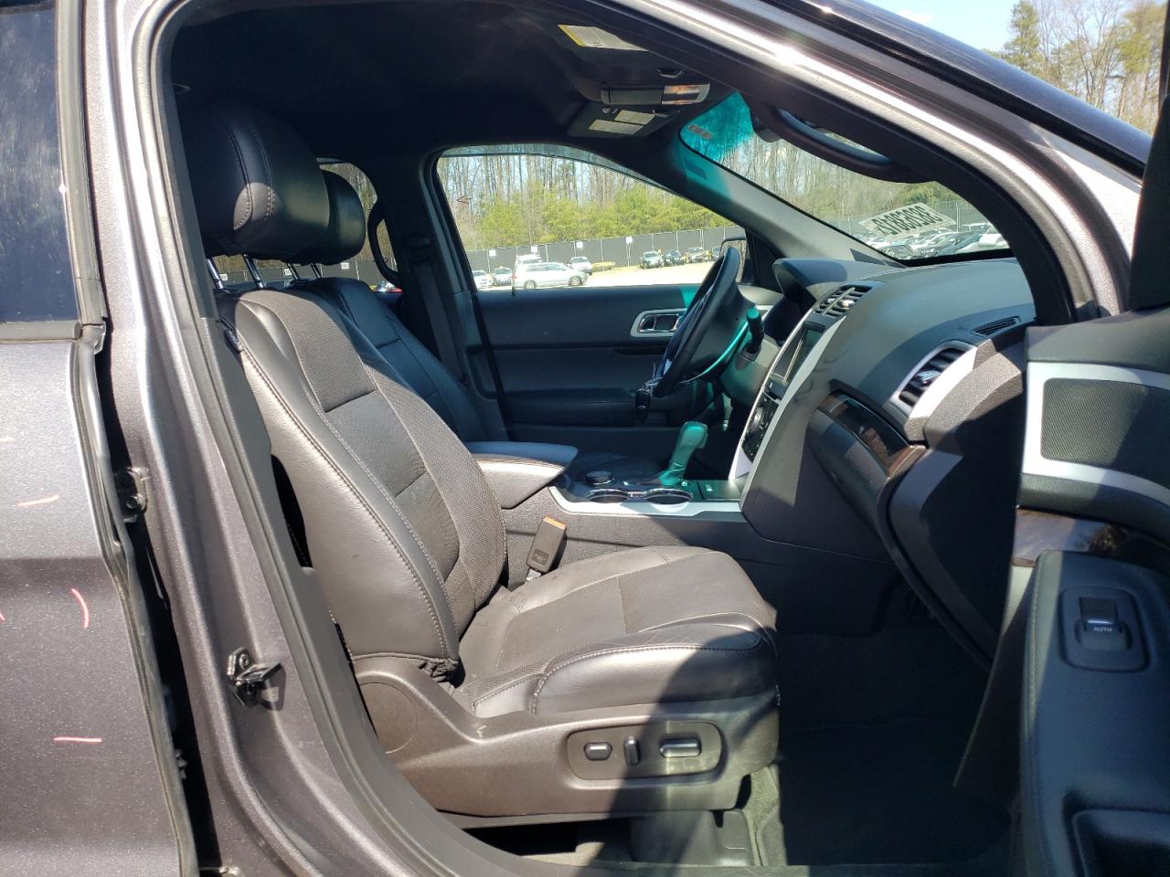 Photo 5 from auction – 2014 FORD EXPLORER L with VIN 1FM5K8F80EGB94325