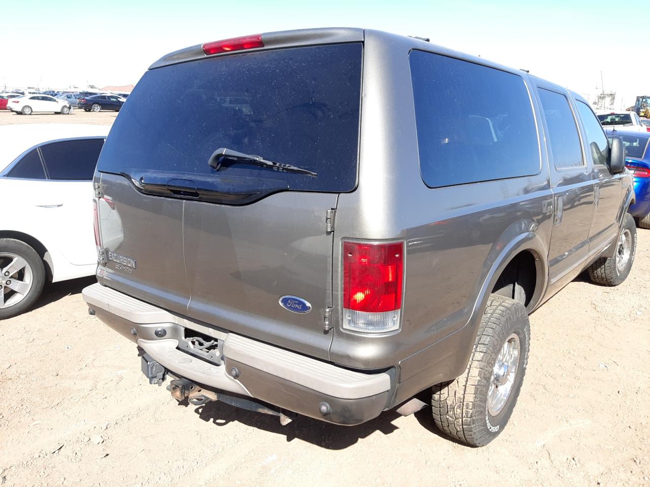 Photo 4 from auction – 2003 FORD EXCURSION with VIN 1FMSU43F23EA56741