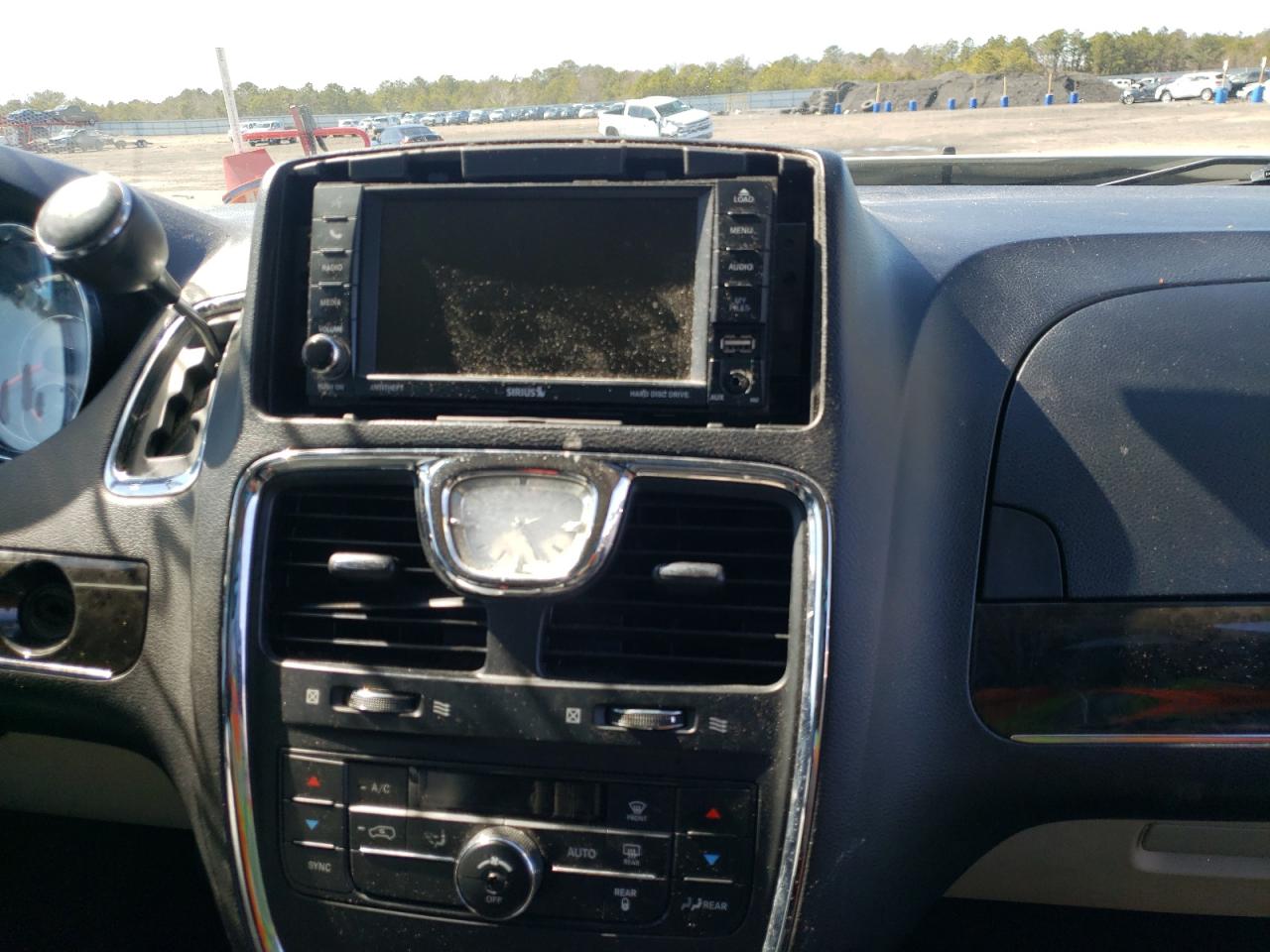 Photo 9 from auction – 2013 CHRYSLER TOWN & COU with VIN 2C4RC1BG3DR689574