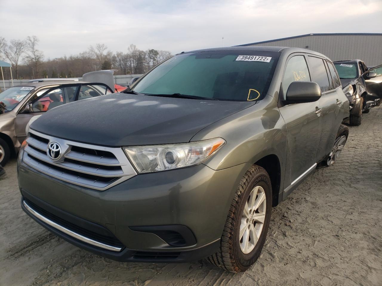 Photo 2 from auction – 2013 TOYOTA HIGHLANDER with VIN 5TDZA3EH3DS035350