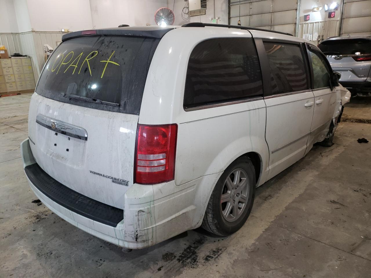 Photo 4 from auction – 2010 CHRYSLER TOWN & COU with VIN 2A4RR5D1XAR213522