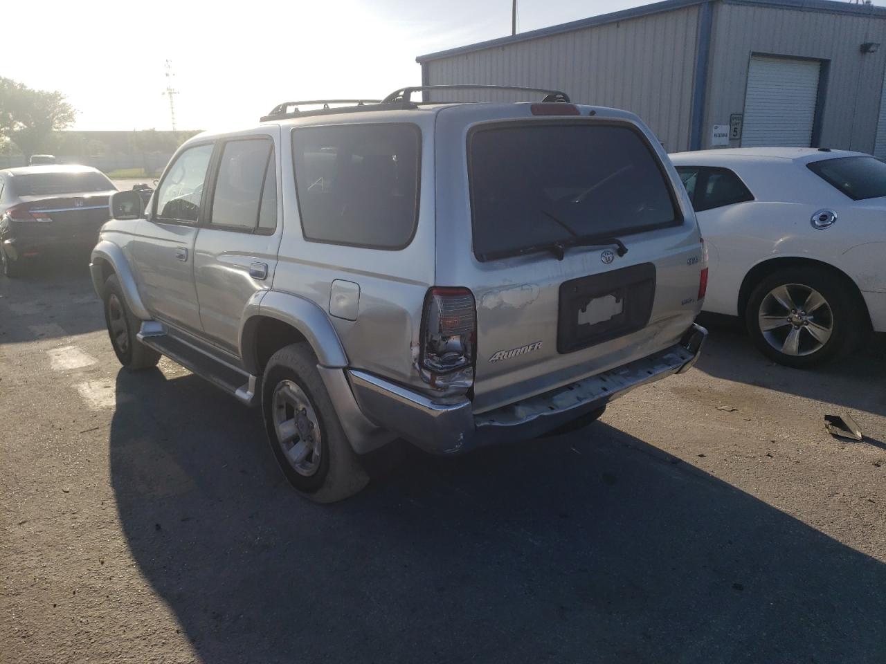 Photo 3 from auction – 2000 TOYOTA 4RUNNER SR with VIN JT3GN86R1Y0176236