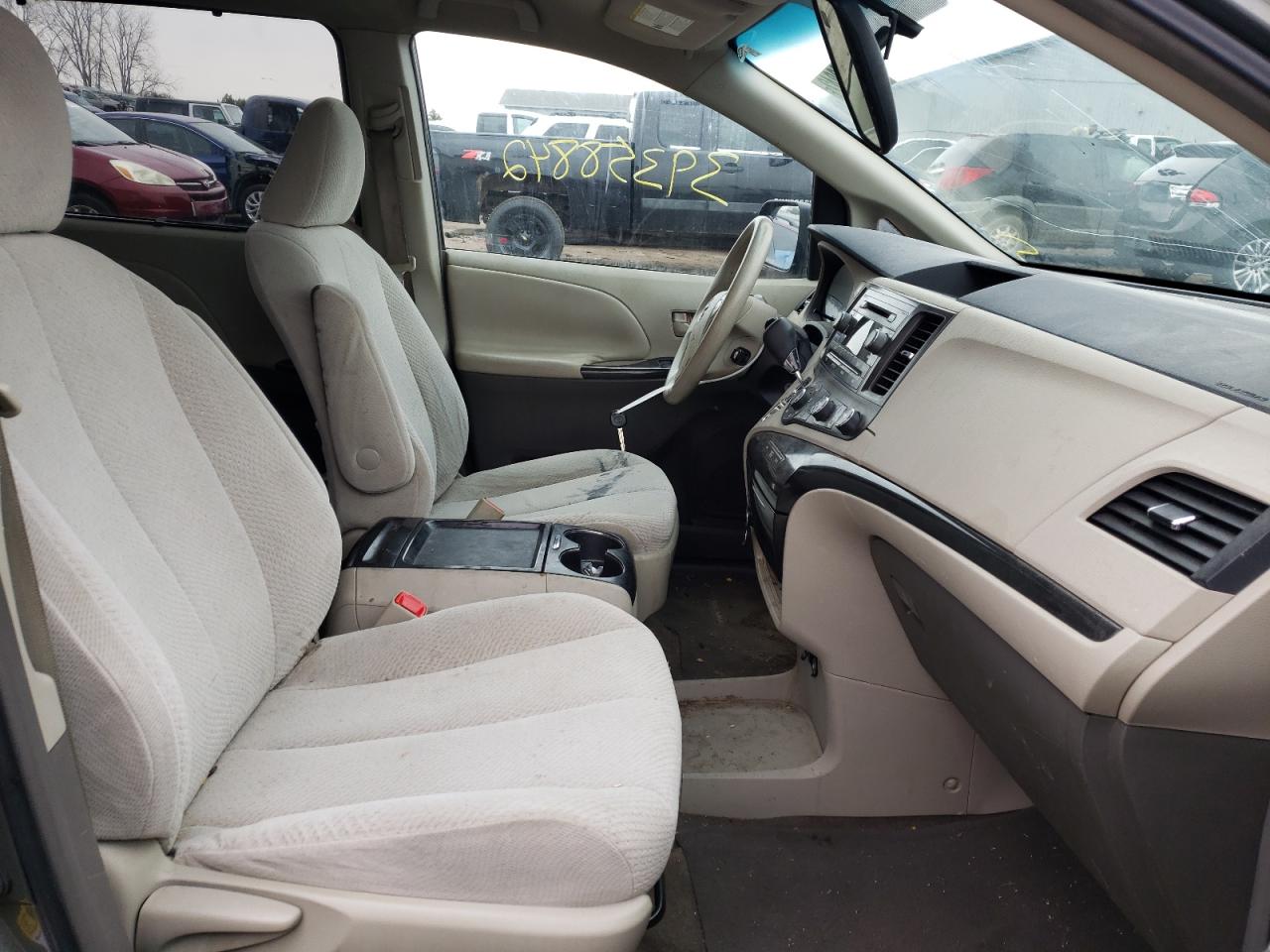 Photo 5 from auction – 2011 TOYOTA SIENNA LE with VIN 5TDKK3DC4BS127648