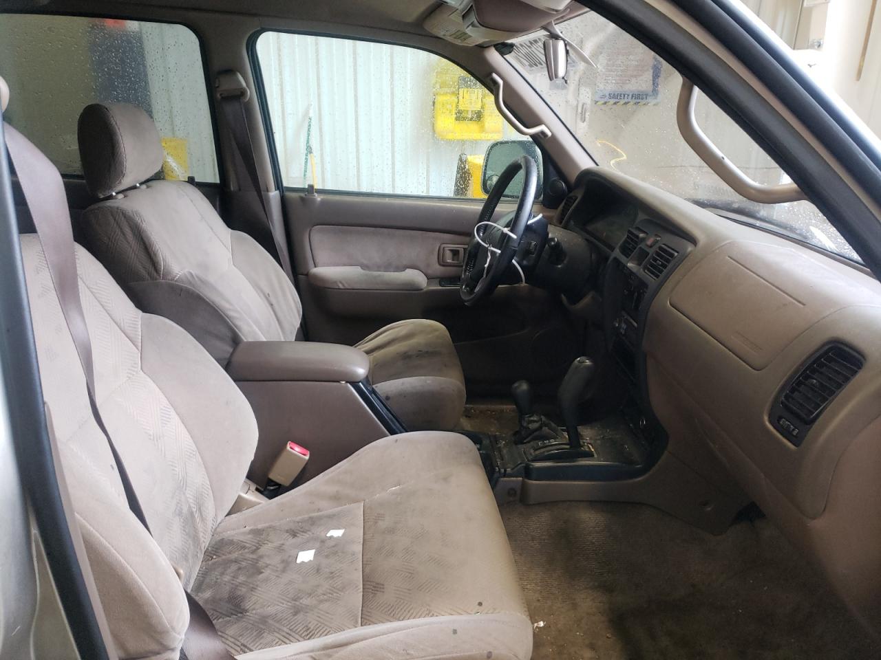 Photo 5 from auction – 2001 TOYOTA 4RUNNER SR with VIN JT3HN86R119053350