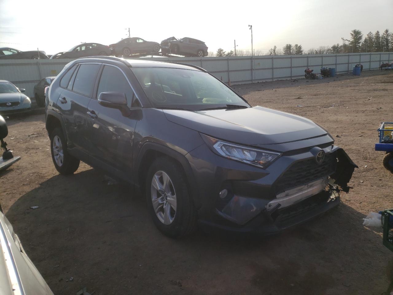 TOYOTA RAV4 XLE 2019 with VIN JTMP1RFV0KD503686 - Photo from auction