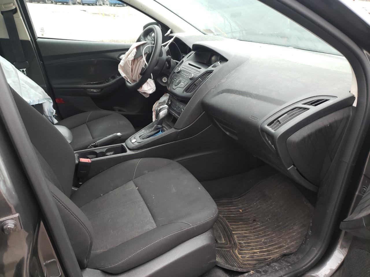 Photo 5 from auction – 2015 FORD FOCUS SE with VIN 1FADP3F23FL381346