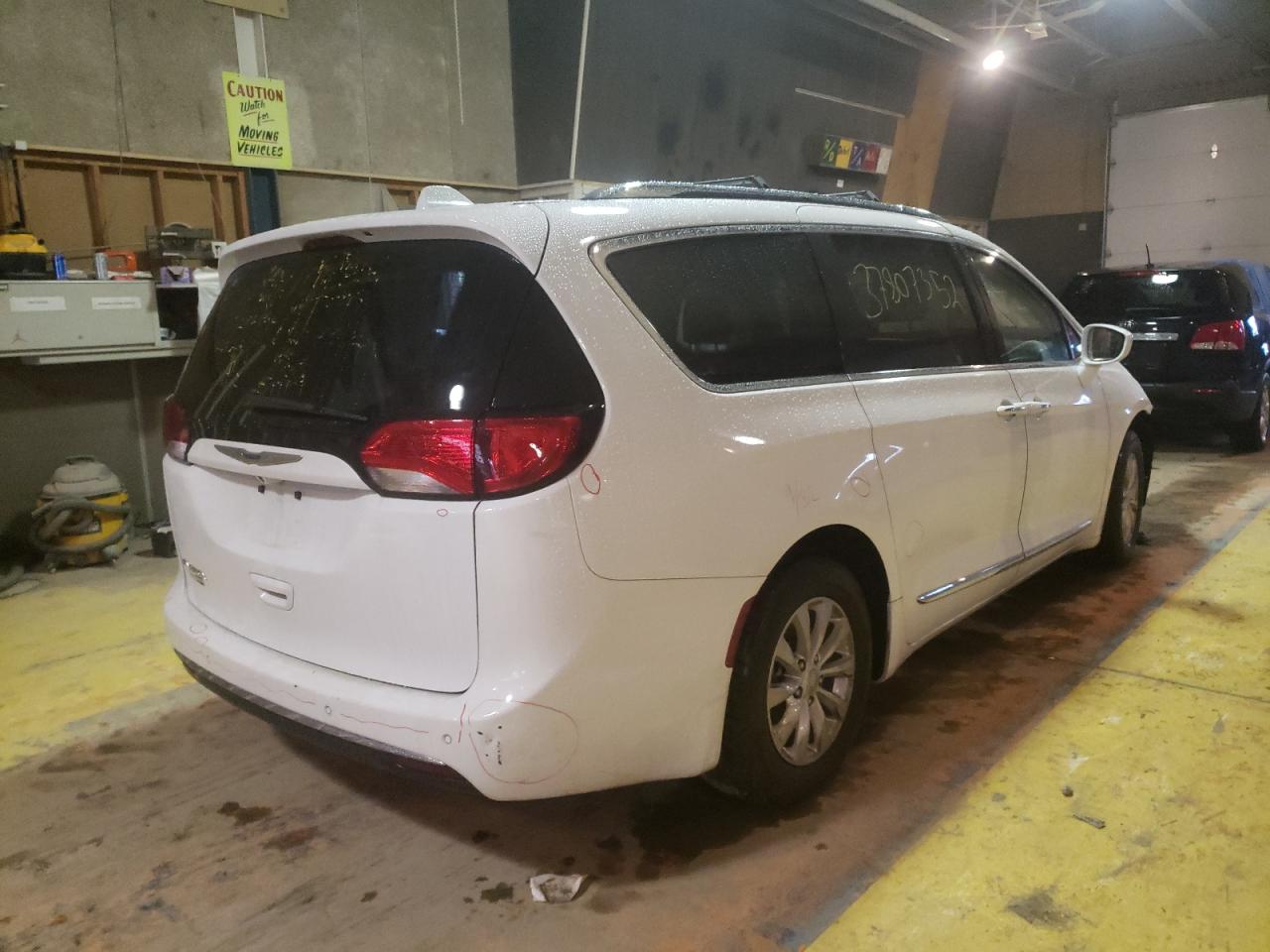 Photo 4 from auction – 2018 CHRYSLER PACIFICA T with VIN 2C4RC1BG1JR148745