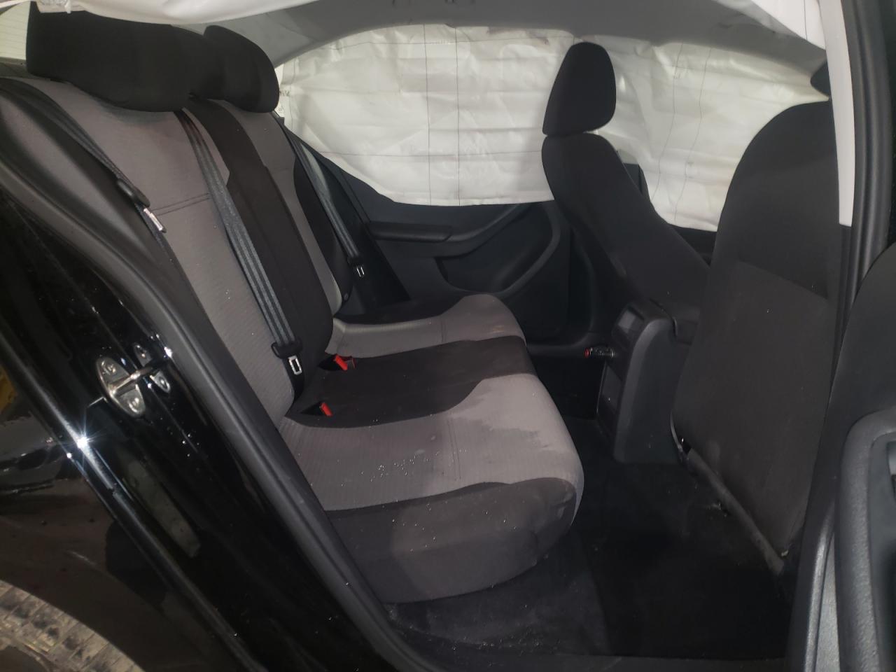 Photo 6 from auction – 2017 VOLKSWAGEN JETTA S with VIN 3VW2B7AJ6HM328659