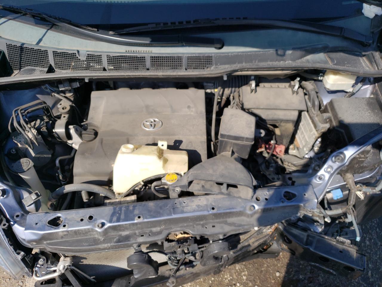 Photo 7 from auction – 2015 TOYOTA SIENNA XLE with VIN 5TDDK3DC0FS100106