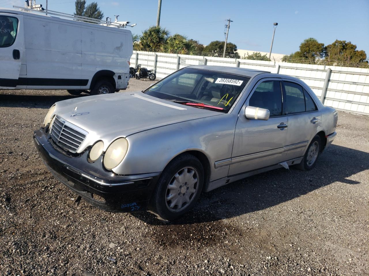 Photo 2 from auction – 2002 MERCEDES-BENZ E 320 with VIN WDBJF65J12B405782