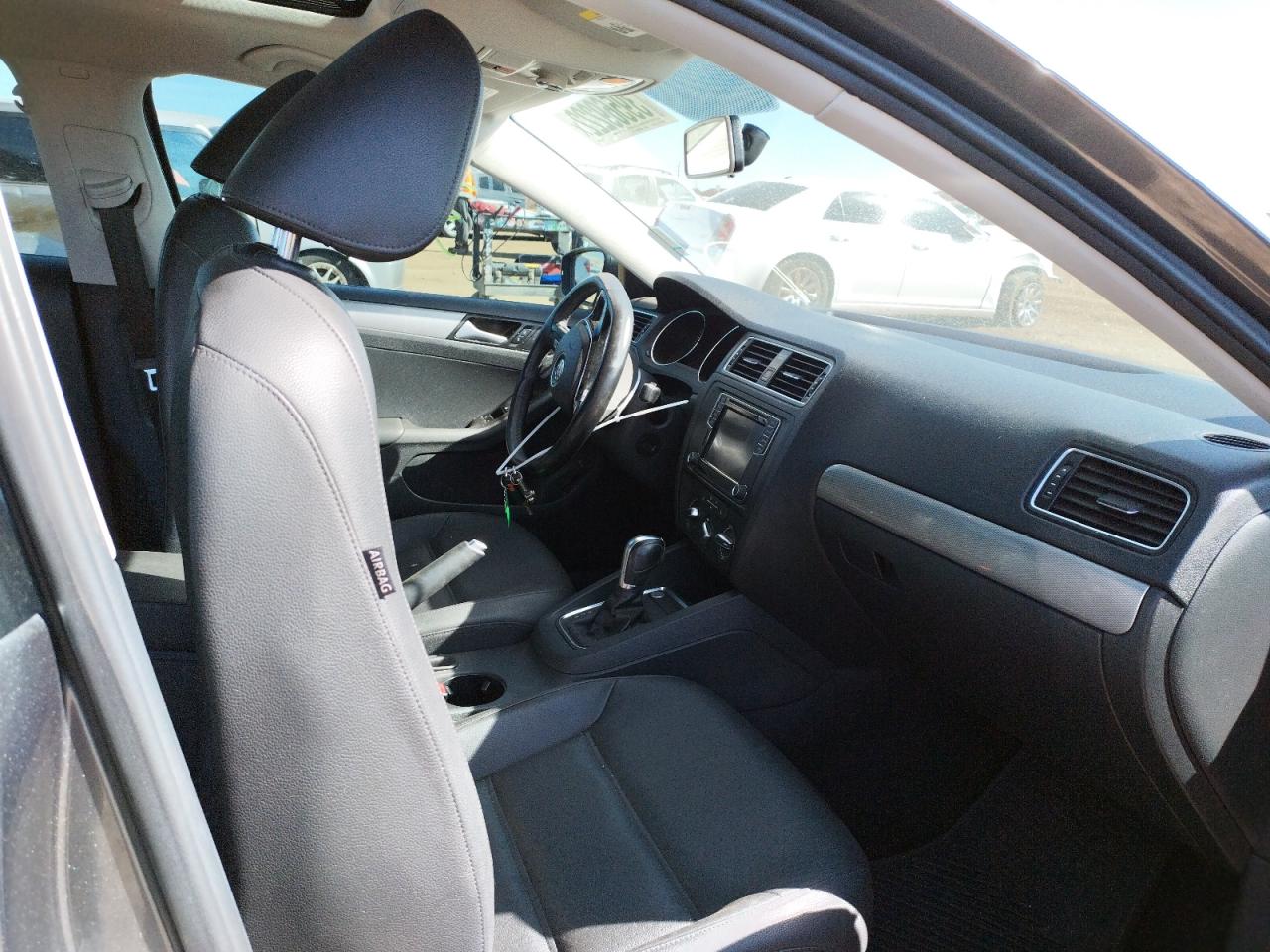 Photo 5 from auction – 2017 VOLKSWAGEN JETTA SE with VIN 3VWDB7AJ4HM310430