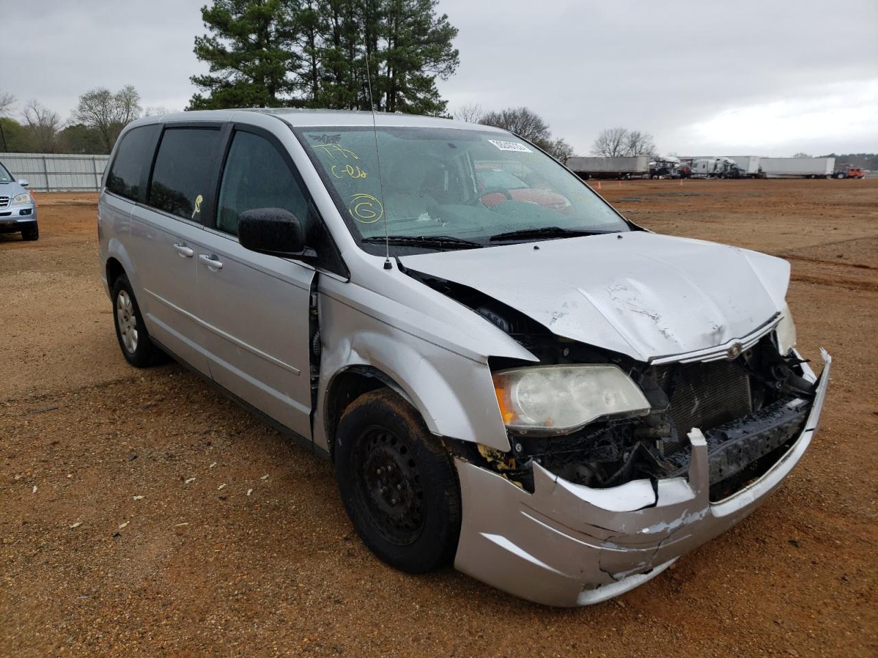 CHRYSLER TOWN & COU 2010 with VIN 2A4RR4DE1AR178236 - Photo from auction