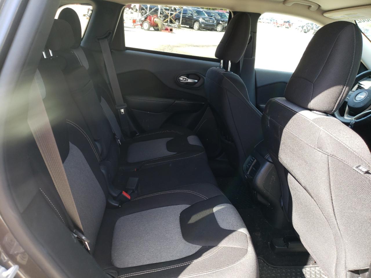 Photo 6 from auction – 2014 JEEP CHEROKEE L with VIN 1C4PJLCB4EW183319