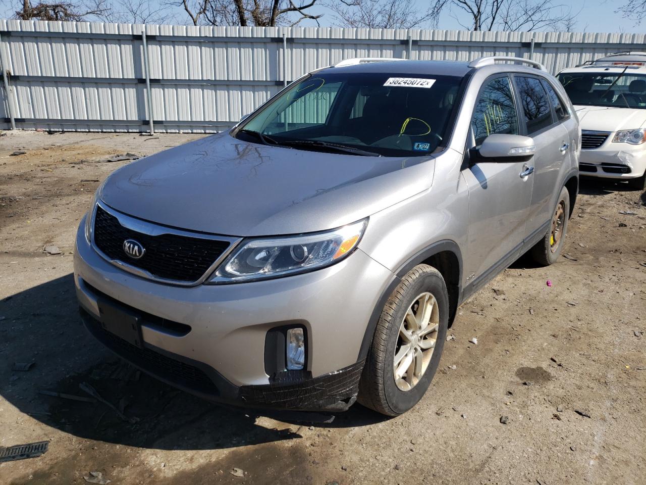 Photo 2 from auction – 2015 KIA SORENTO LX with VIN 5XYKTDA73FG568197
