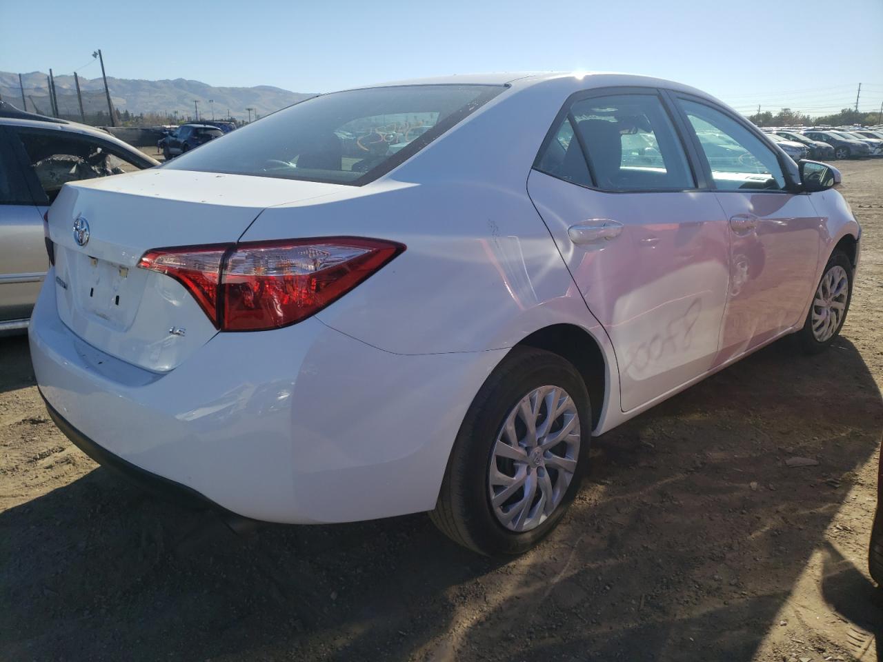 Photo 4 from auction – 2017 TOYOTA COROLLA L with VIN 5YFBURHE2HP601865