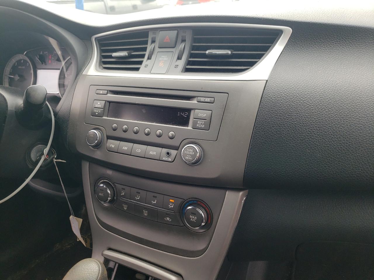 Photo 9 from auction – 2014 NISSAN SENTRA S with VIN 3N1AB7AP3EY285182