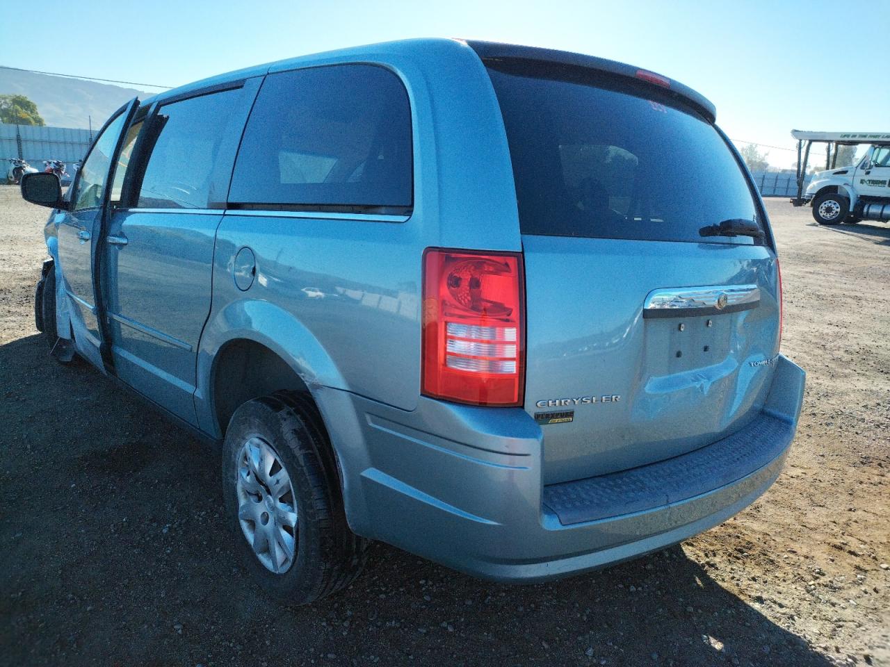 Photo 3 from auction – 2009 CHRYSLER TOWN & COU with VIN 2A8HR44E39R572343