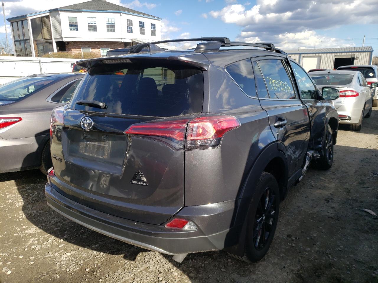 Photo 4 from auction – 2018 TOYOTA RAV4 ADVEN with VIN 2T3RFREV3JW833593