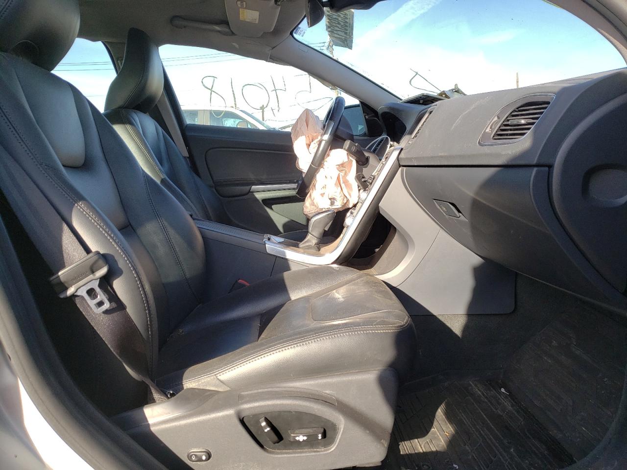 Photo 5 from auction – 2015 VOLVO S60 PREMIE with VIN YV1612TK5F1357221