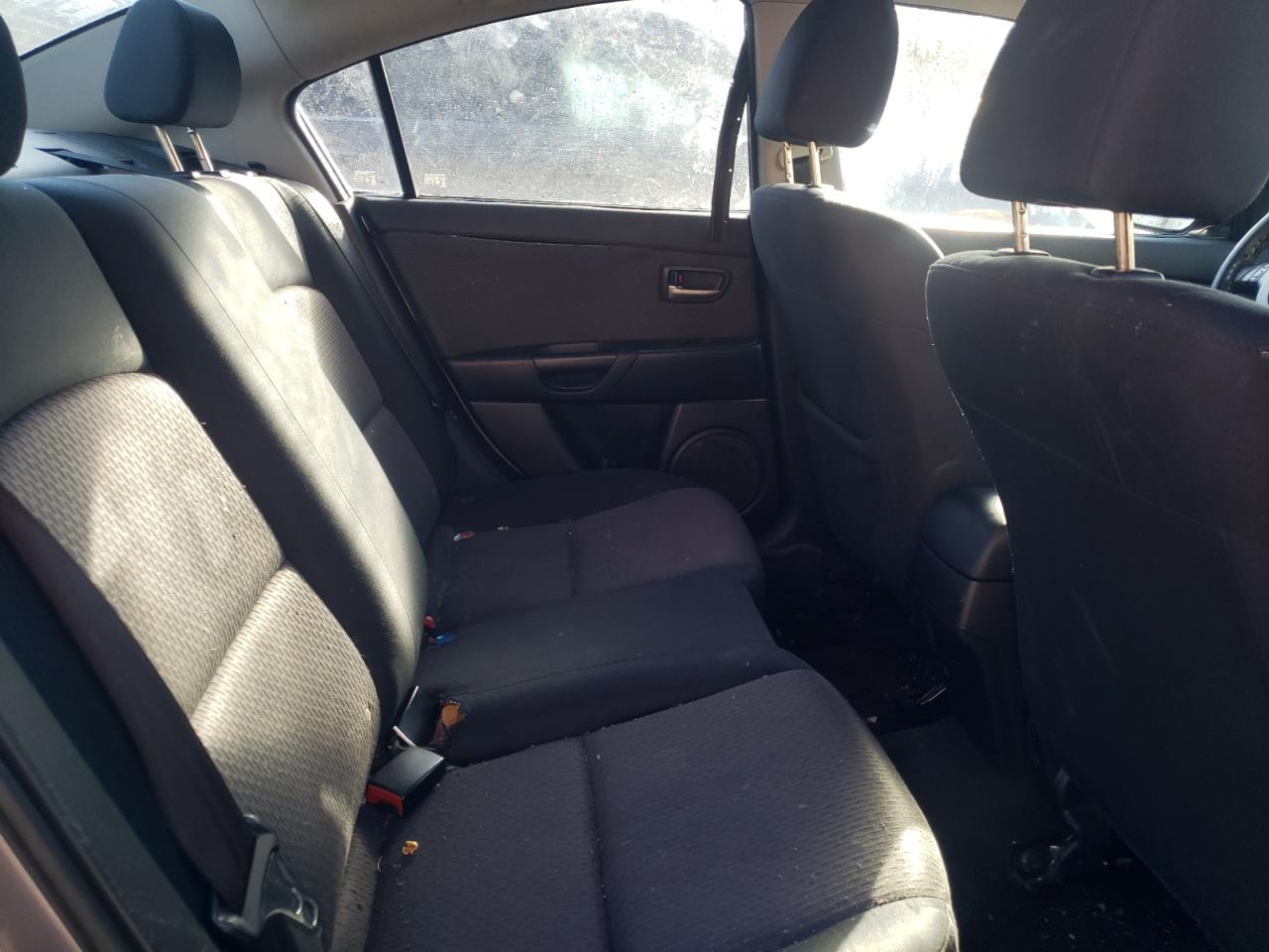 Photo 6 from auction – 2005 MAZDA 3 I with VIN JM1BK12FX51249823