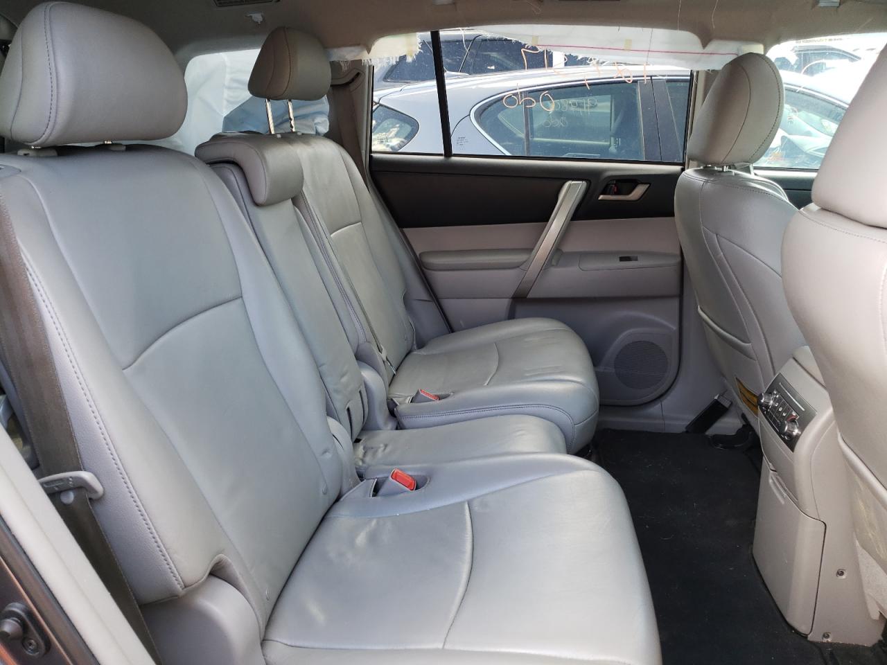 Photo 6 from auction – 2013 TOYOTA HIGHLANDER with VIN 5TDBK3EH4DS246510