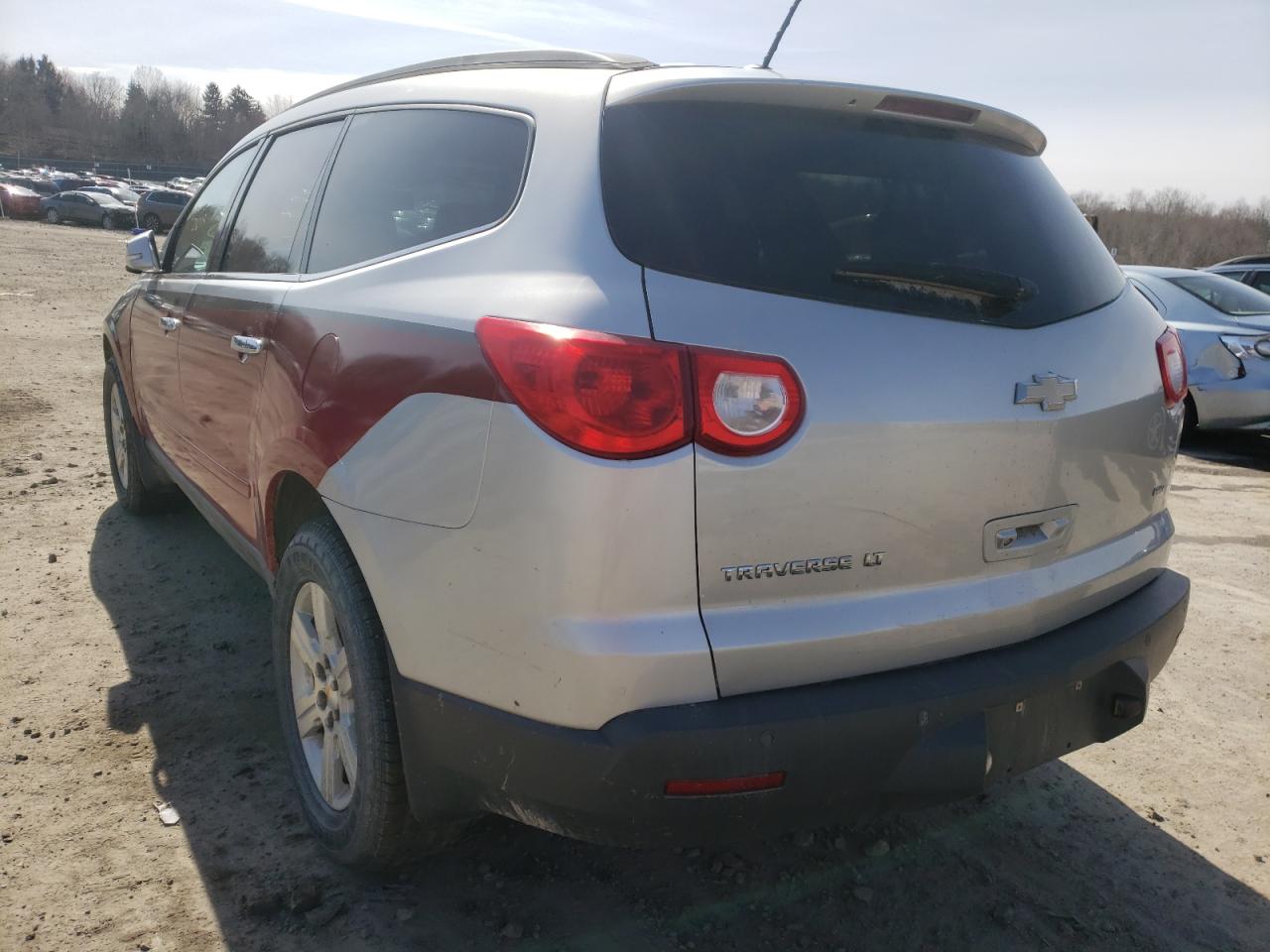 Photo 3 from auction – 2010 CHEVROLET TRAVERSE L with VIN 1GNLVGED8AS126221