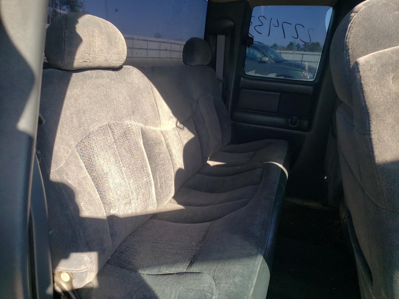 Photo 6 from auction – 2000 CHEVROLET SILVERADO with VIN 1GCEK19T6YE282369