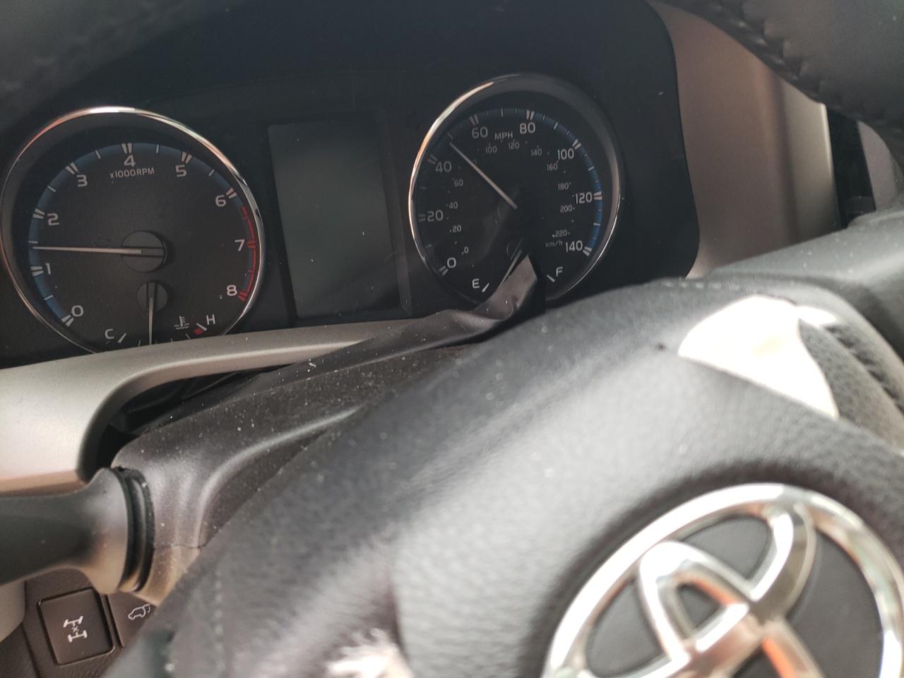 Photo 8 from auction – 2017 TOYOTA RAV4 LIMIT with VIN 2T3DFREV3HW619028