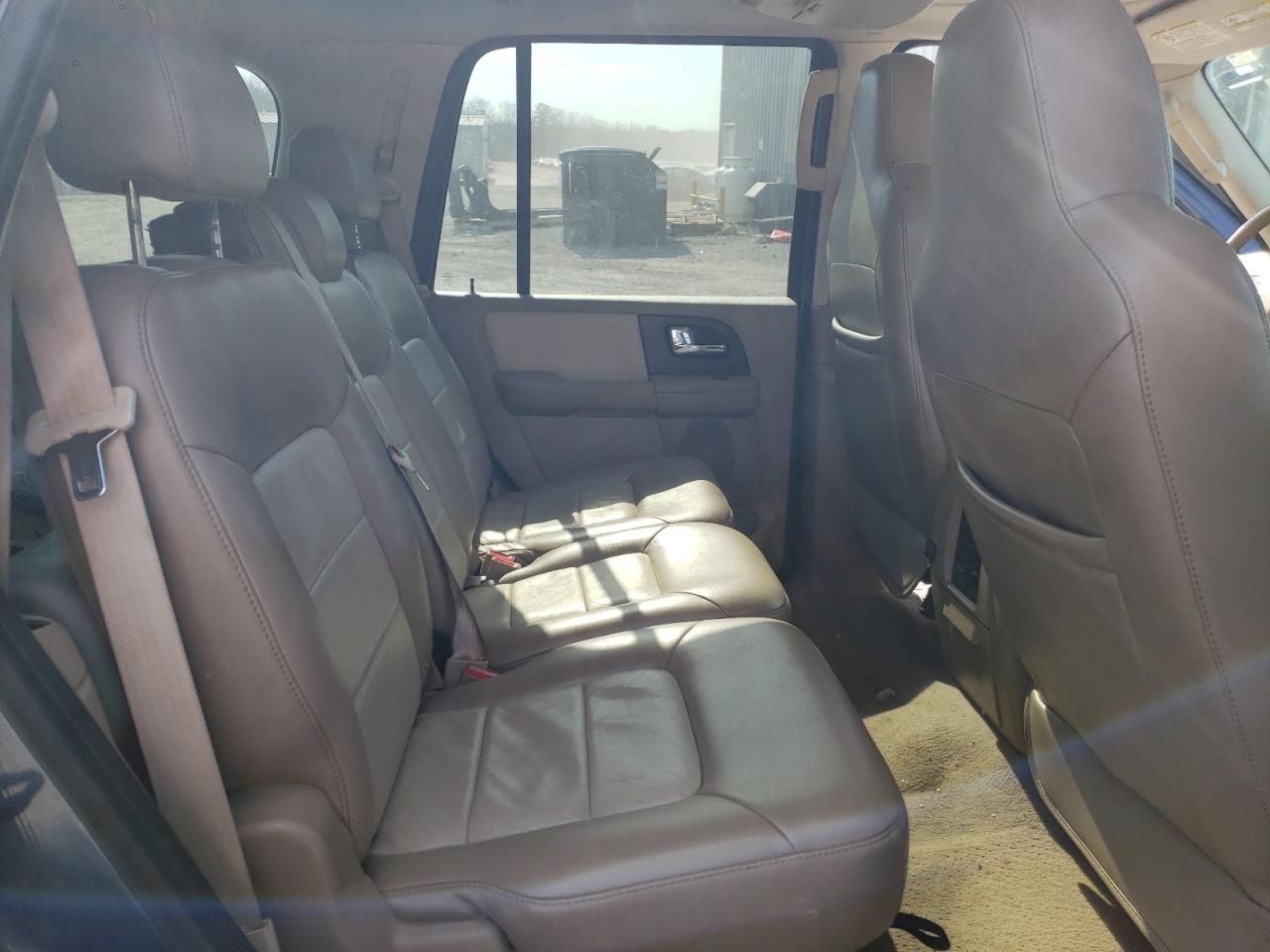 Photo 6 from auction – 2006 FORD EXPEDITION with VIN 1FMFU185X6LA33840