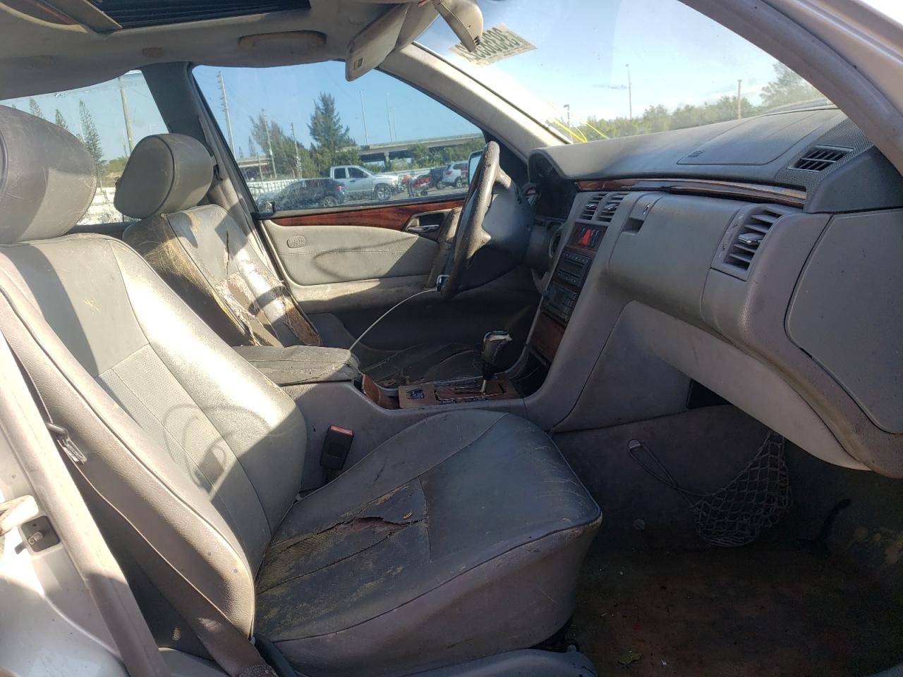 Photo 5 from auction – 2002 MERCEDES-BENZ E 320 with VIN WDBJF65J12B405782