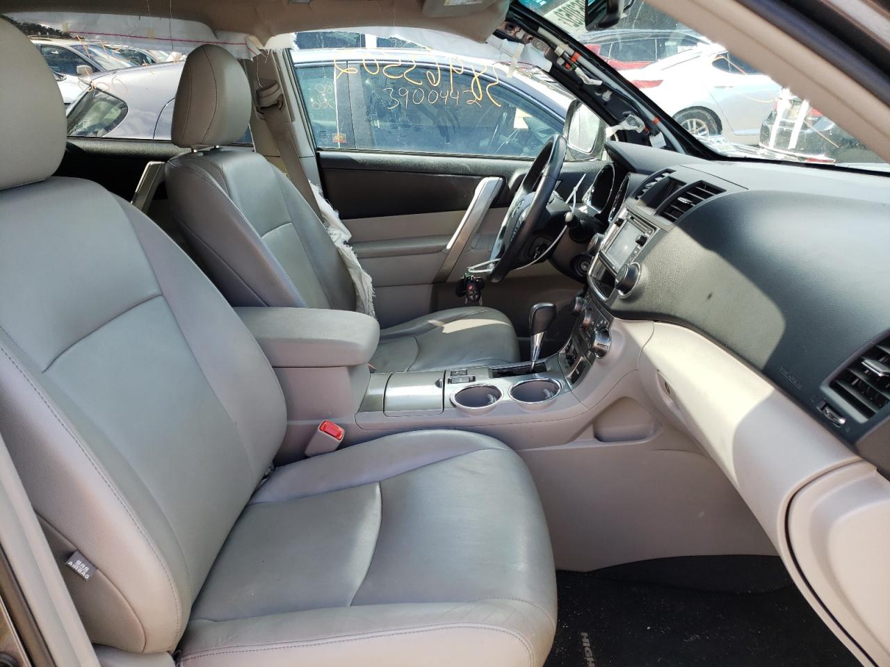 Photo 5 from auction – 2013 TOYOTA HIGHLANDER with VIN 5TDBK3EH4DS246510