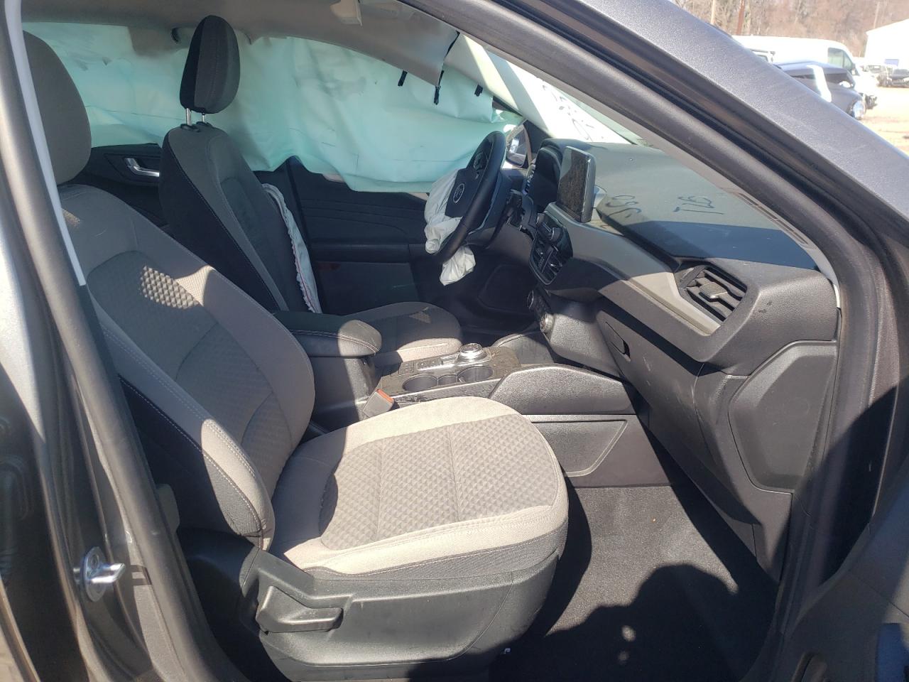 Photo 5 from auction – 2021 FORD ESCAPE SE with VIN 1FMCU0G62MUB20131