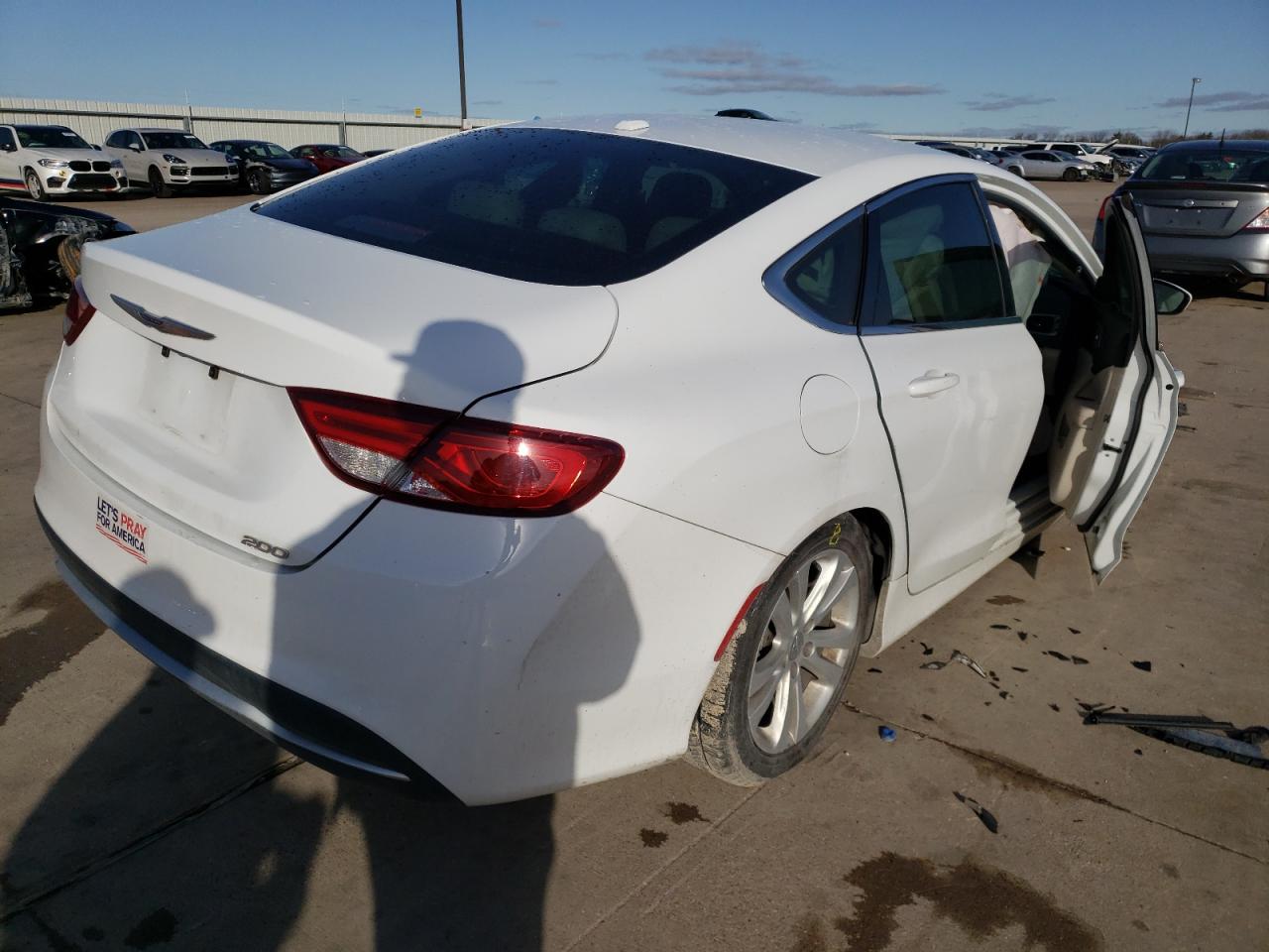 Photo 4 from auction – 2015 CHRYSLER 200 LIMITE with VIN 1C3CCCAB8FN557504