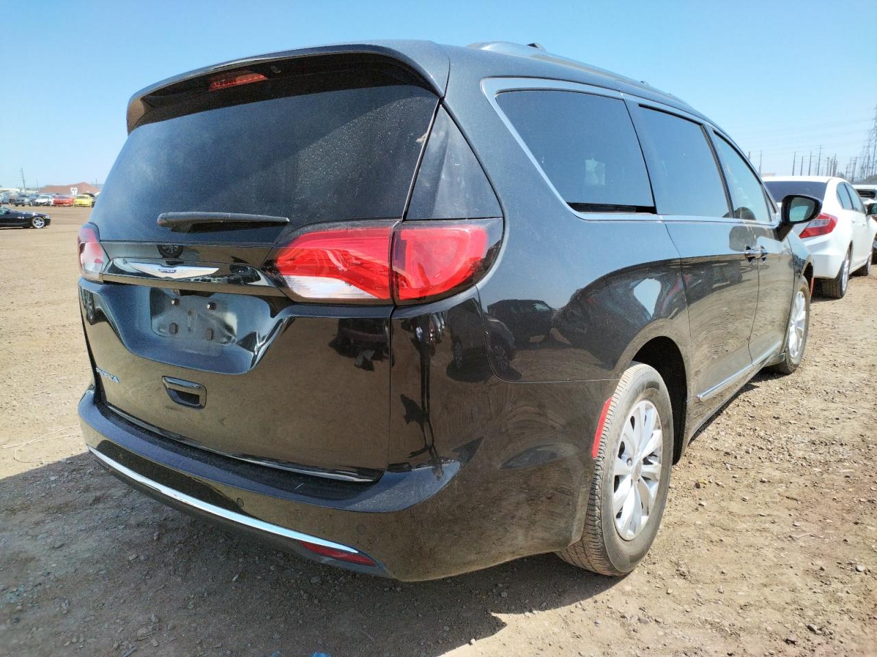 Photo 4 from auction – 2018 CHRYSLER PACIFICA T with VIN 2C4RC1BG4JR216956