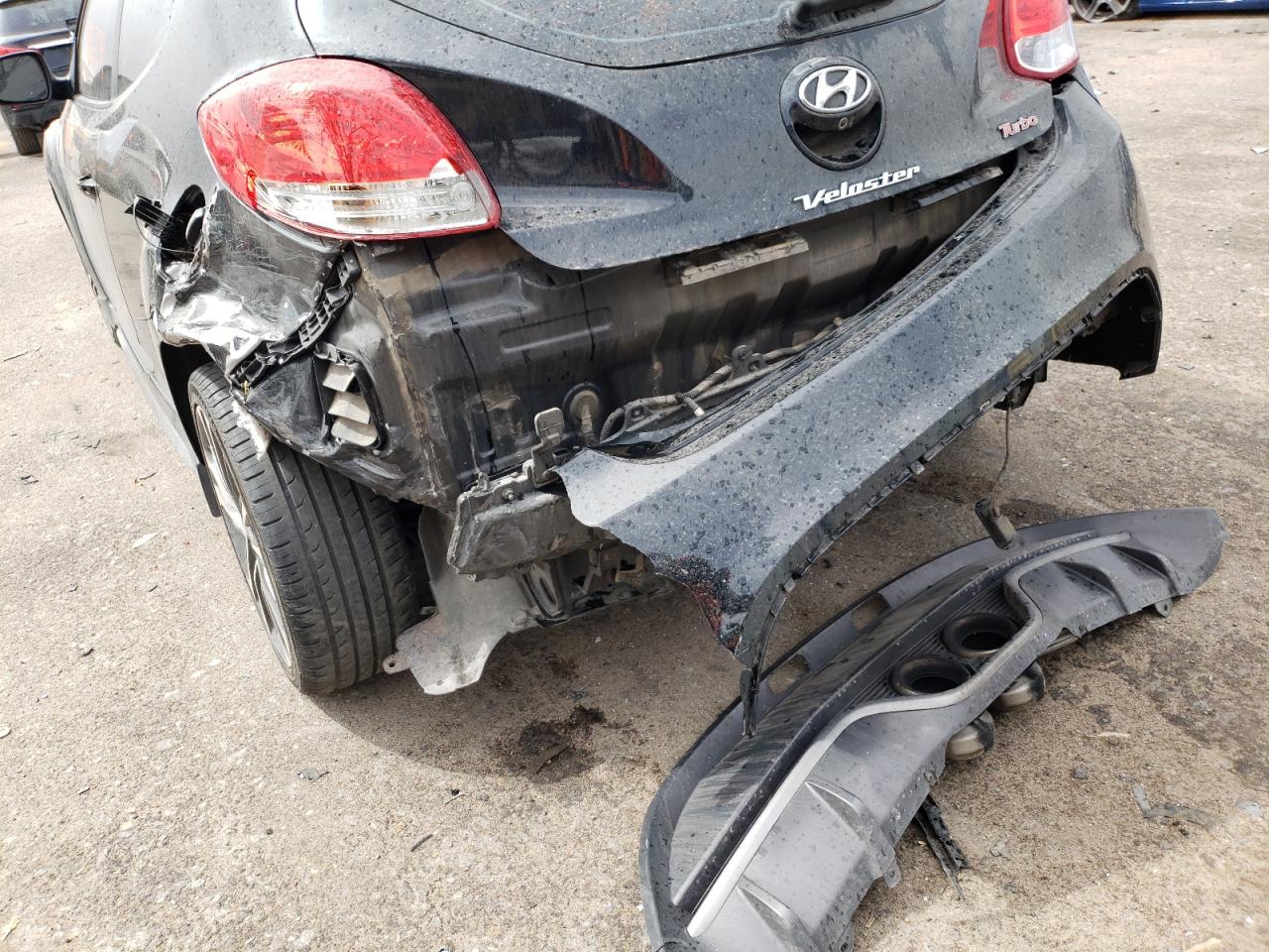 Photo 9 from auction – 2017 HYUNDAI VELOSTER T with VIN KMHTC6AEXHU309430